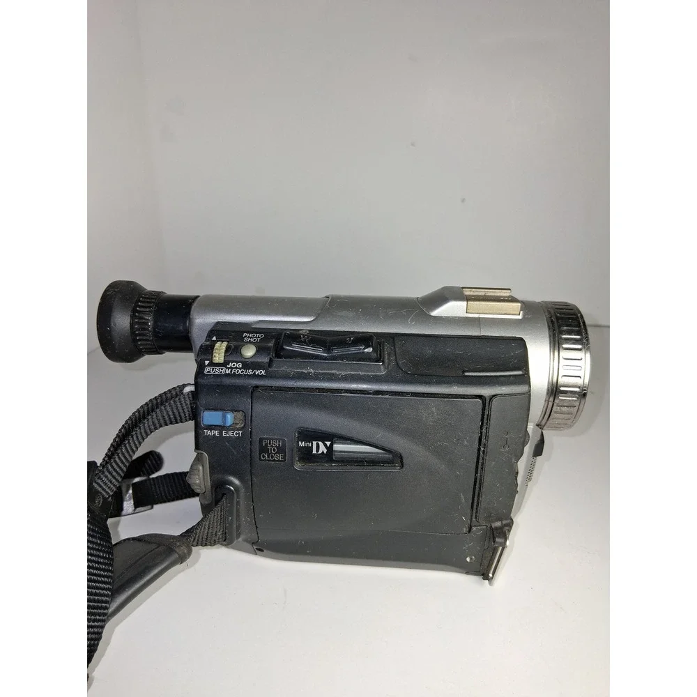 Panasonic PV-DV51D Palmcorder MiniDV Camcorder 18x Optical 300x untested